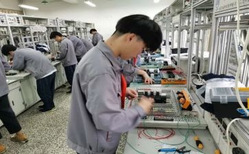 在技校的自我鉴定总结7篇