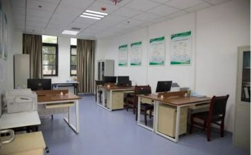 医院办公室月总结推荐7篇