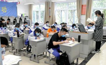 在校自我鉴定通用5篇